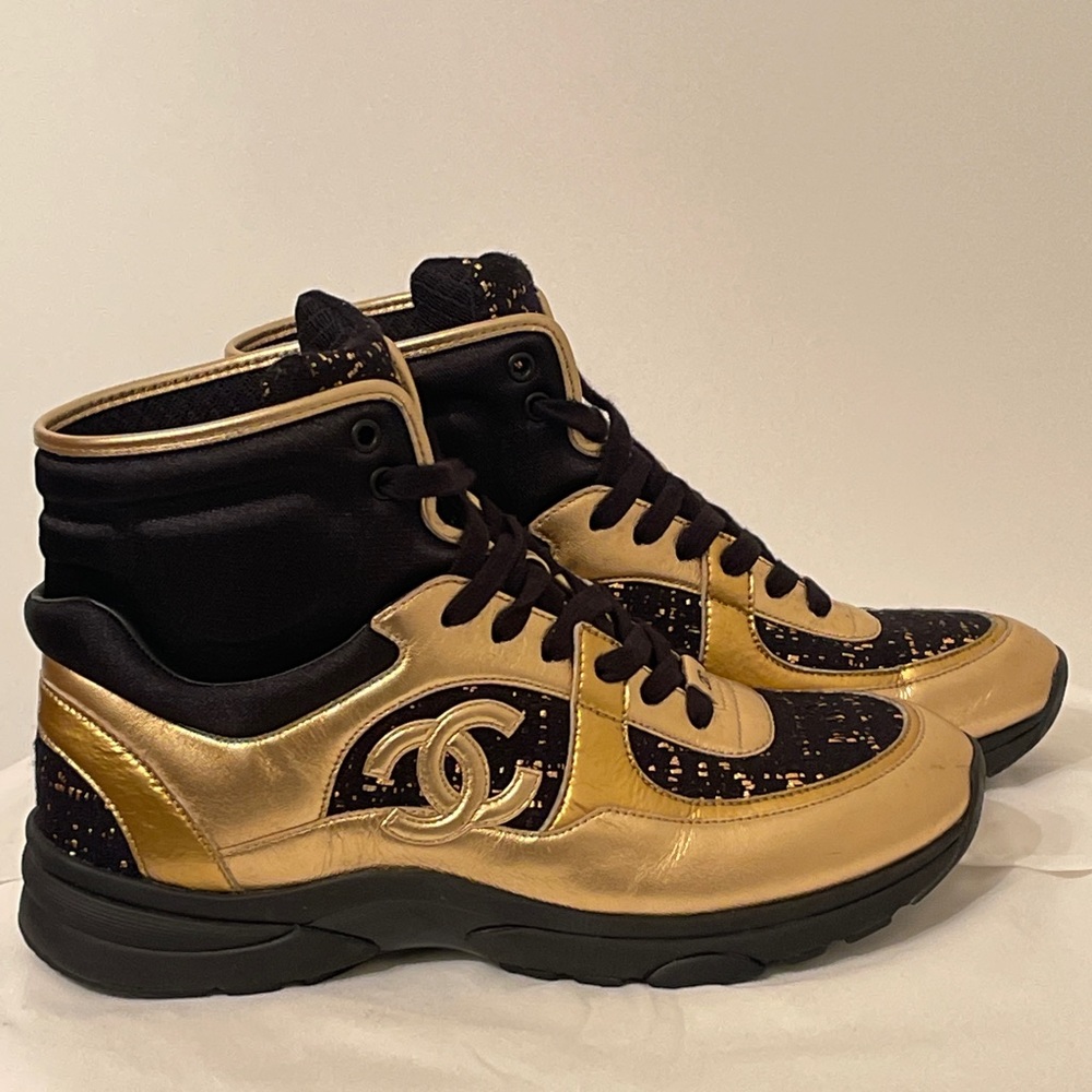 Chanel Gold 2019 Interlocking CC Logo